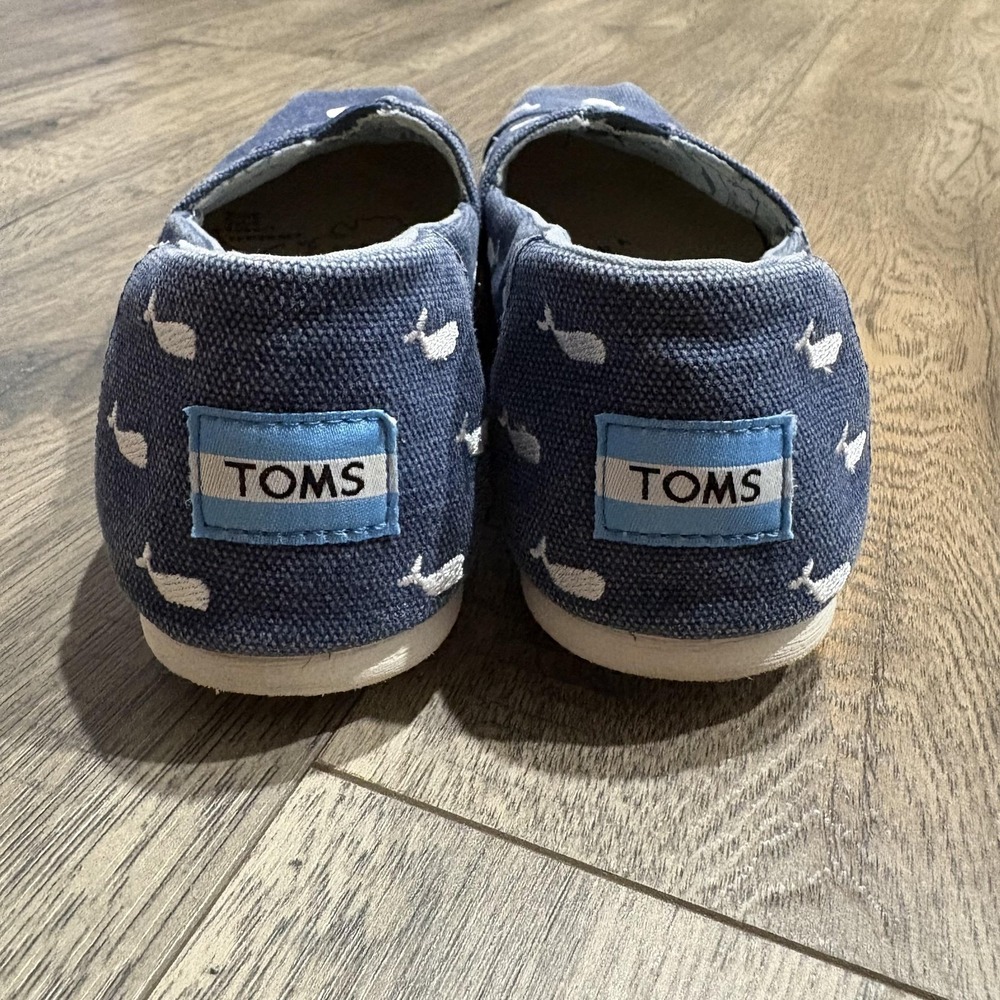 TOMS Oceana Shoes Womens Size 6.5‎ Blue Whale Print Canvas Slip On Flats - Picture 5 of 9